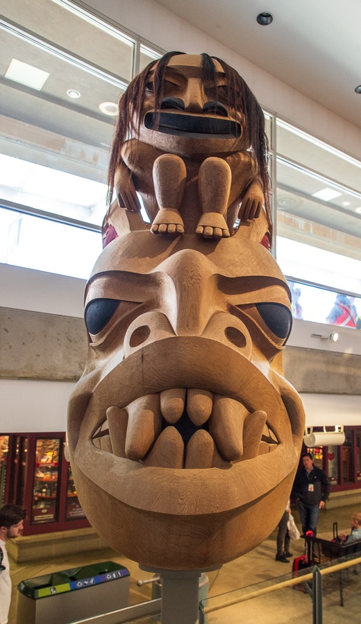 201806 Alaska-005 totem in Vancouver airport.jpg