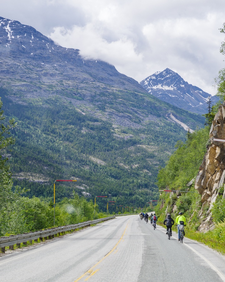 201806 Alaska-357 Bicyclists.jpg