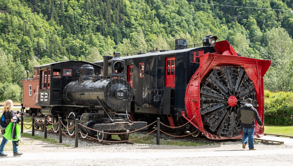 201806 Alaska-389 train and snow sweeper.jpg