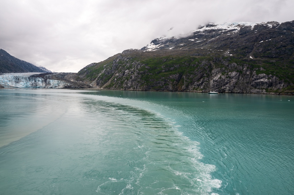 201806 Alaska-434 leaving John Hopkins Glacier.jpg