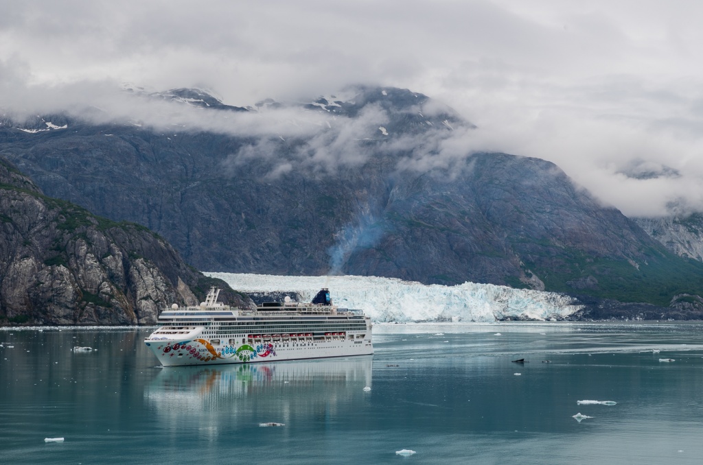 201806 Alaska-444 Norwegian Pearl leaving glacier.jpg