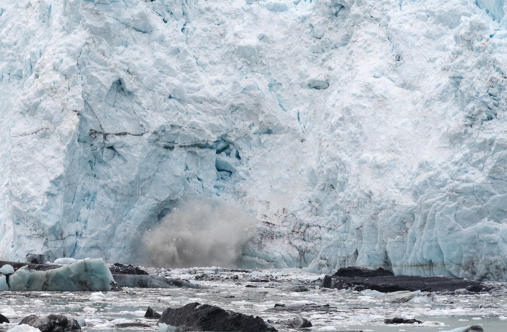 201806 Alaska-460 glacier calving.jpg