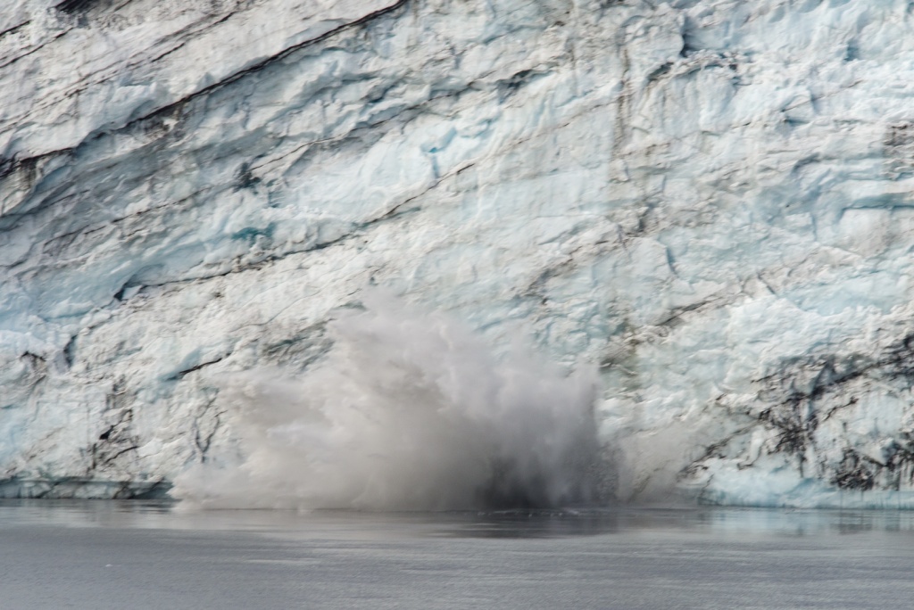 201806 Alaska-531 ice calving.jpg