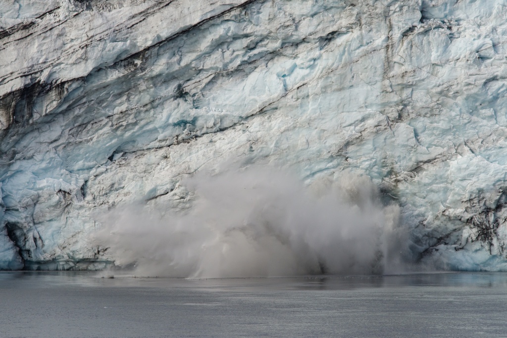 201806 Alaska-532 ice calving.jpg