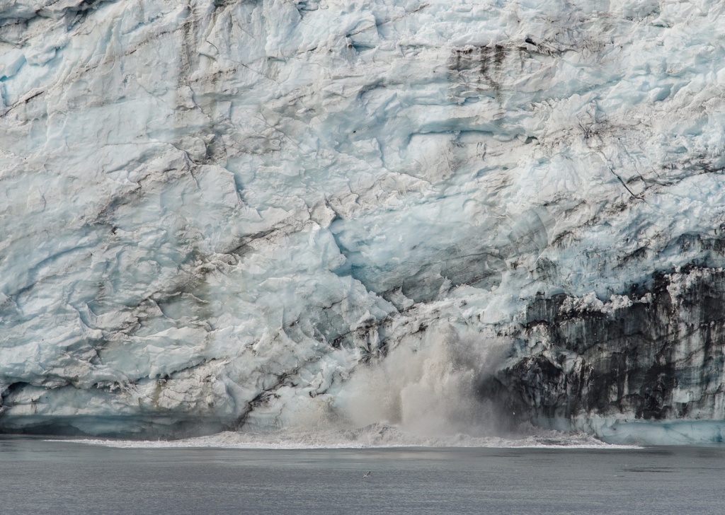 201806 Alaska-535 ice calving.jpg