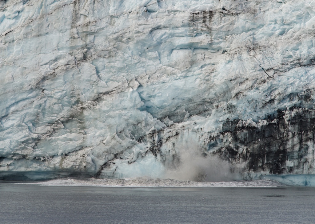 201806 Alaska-536 ice calving.jpg