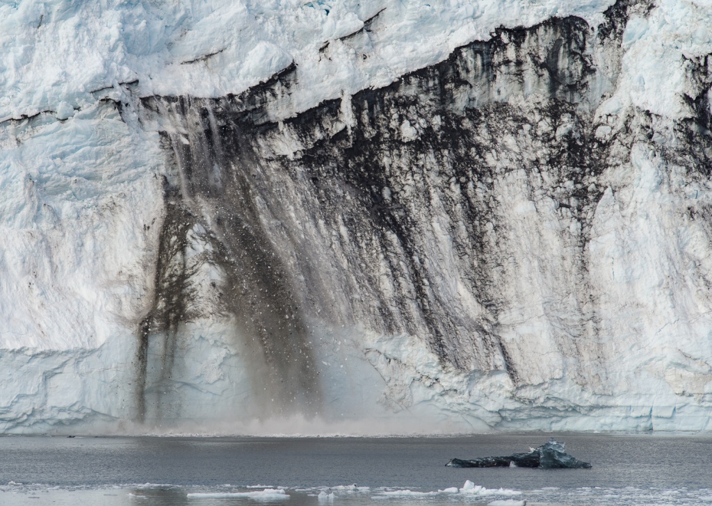 201806 Alaska-538 ice calving.jpg