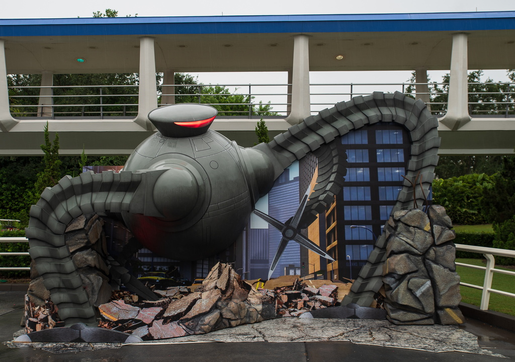 WDW201808-037 Incredibles Omnidroid prop.jpg