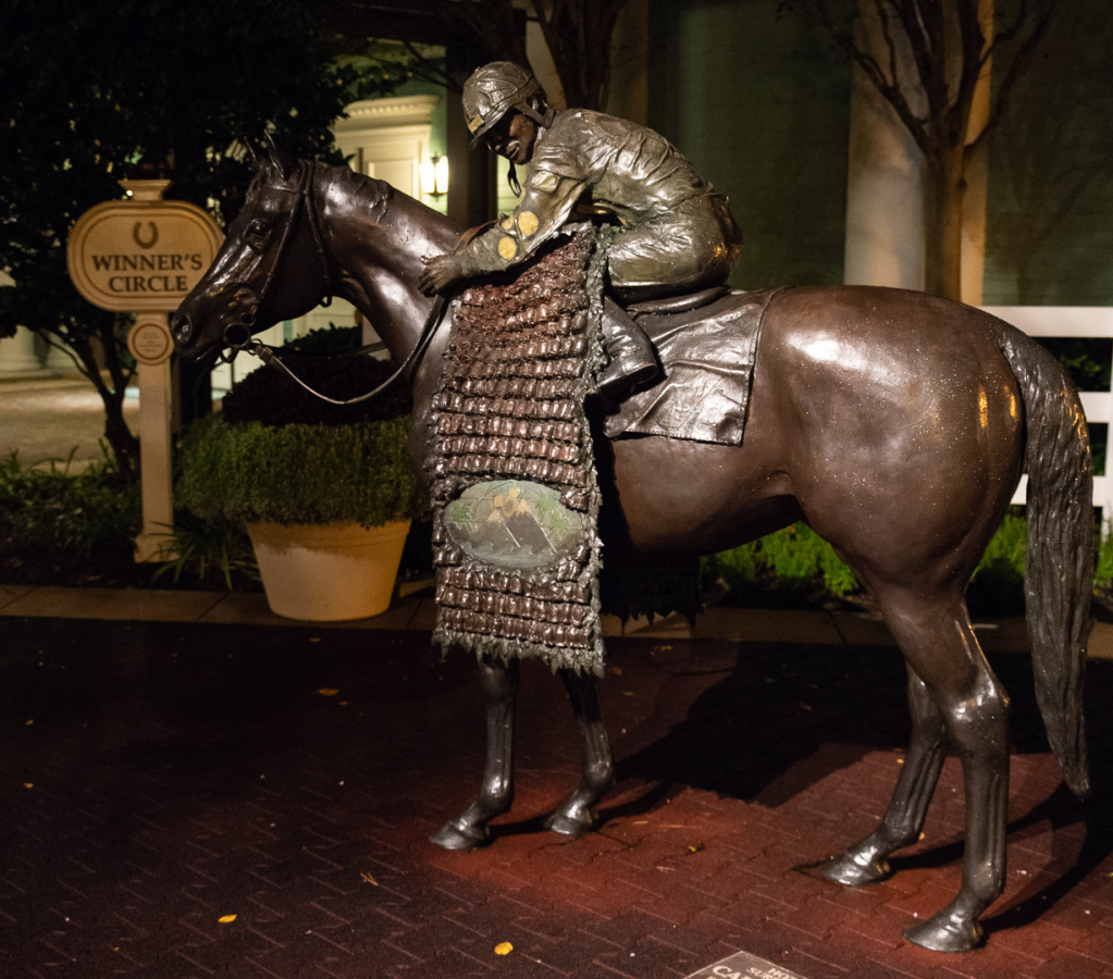 Winner's Circle DVC statue