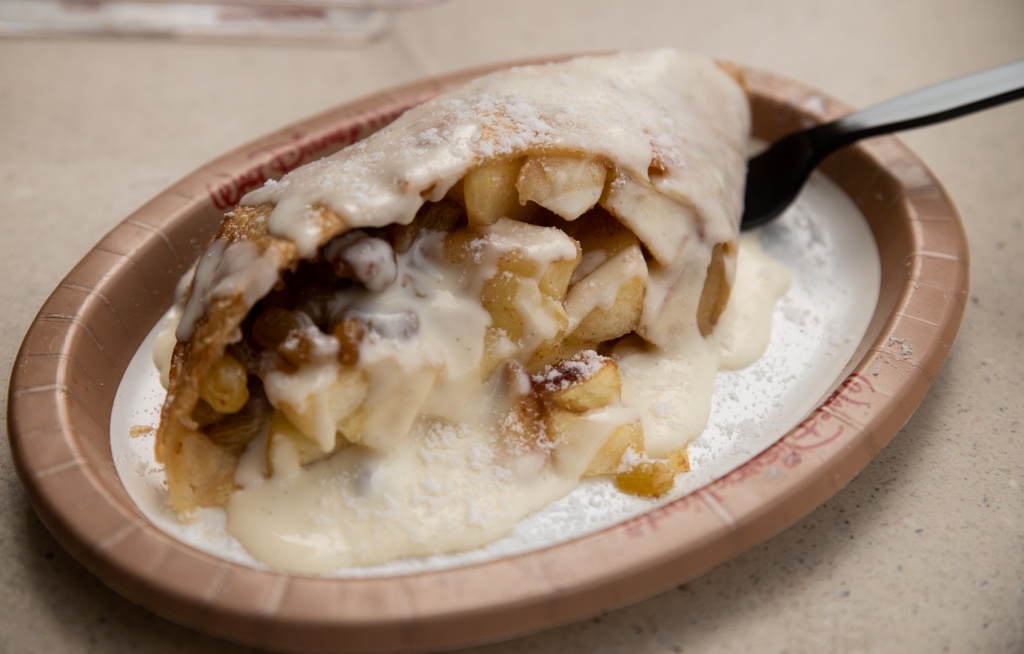 WDW201808-106 Apple Strudel.jpg