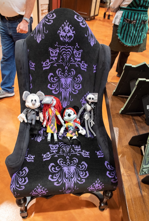 WDW201808-233 Haunted Mansion chair in Marketplace Co-Op.jpg