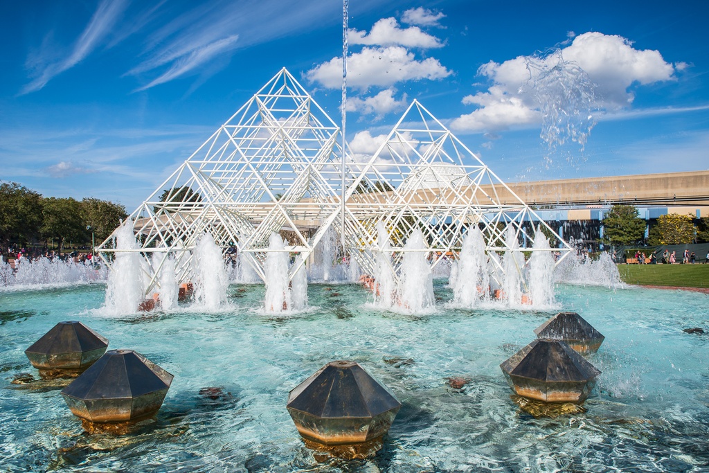 201901 WDW-070 Jellyfish fountains at Imagination Pavilion.jpg