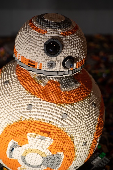 201901 WDW-292 Lego BB-8.jpg