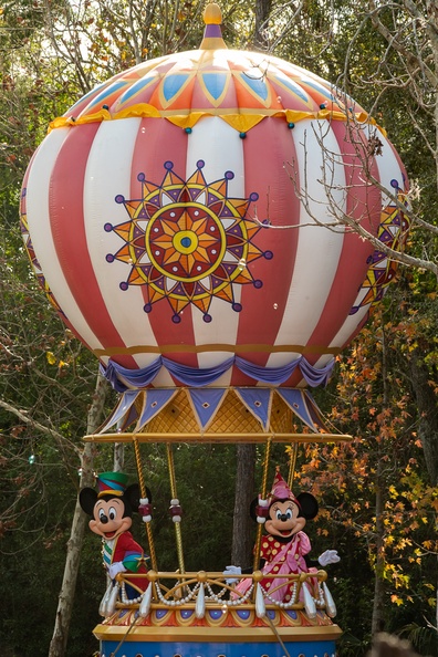 201901 WDW-399 Mickey and Minnie in Festival of Fantasy Parade.jpg
