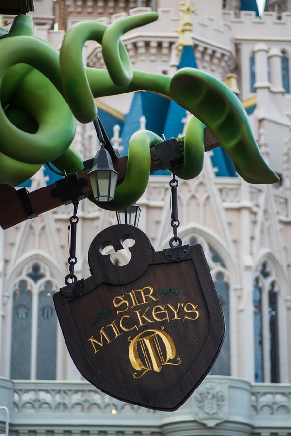 201901 WDW-494 Sir Mickey's sign.jpg