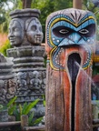 Spitting tikis