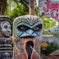 Spitting tikis