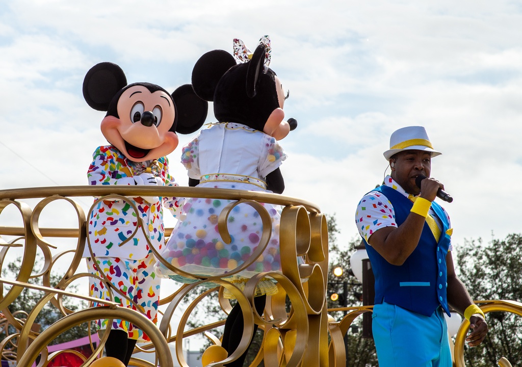 201901 WDW-509 Move It! Shake It! MousekeDance It! Street Party.jpg