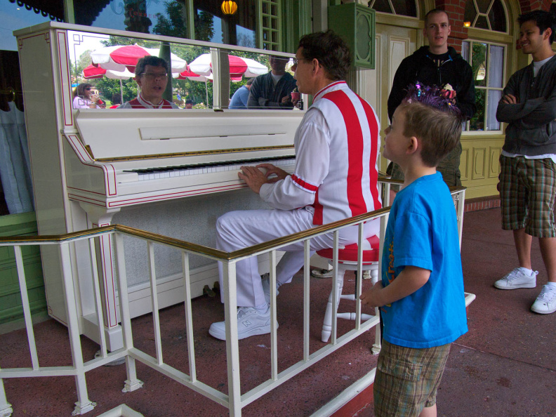 WDW201001-082