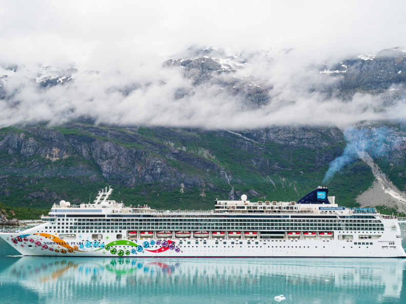 Norwegian Pearl leaving glacier