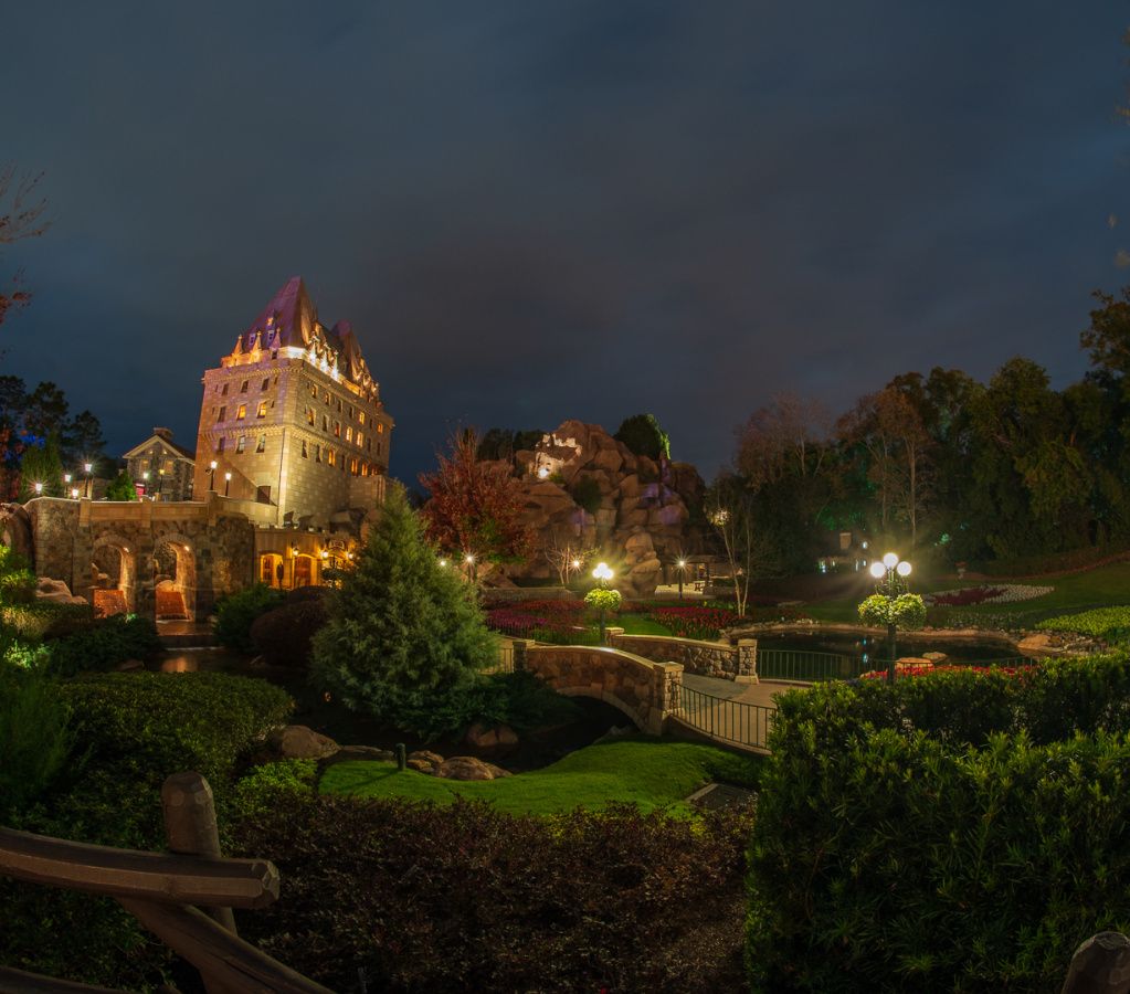 Canada pavilion at night