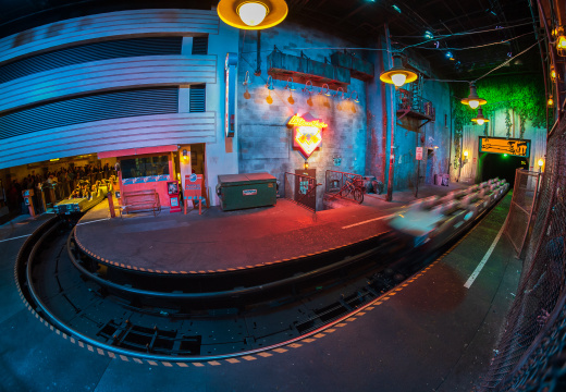 Rock 'n Rollercoaster queue