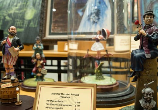 Haunted Mansion stretching portrait figures