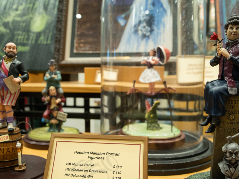 Haunted Mansion stretching portrait figures
