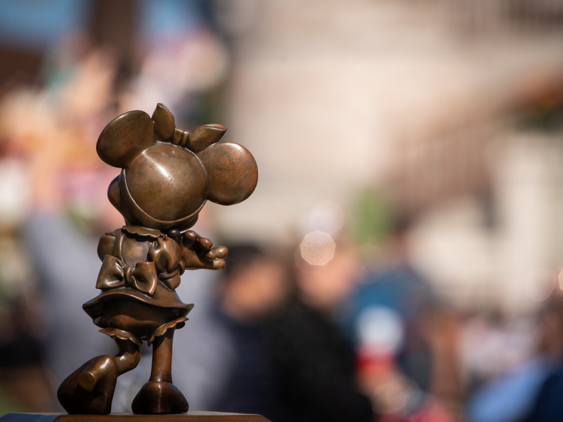 Minnie statue