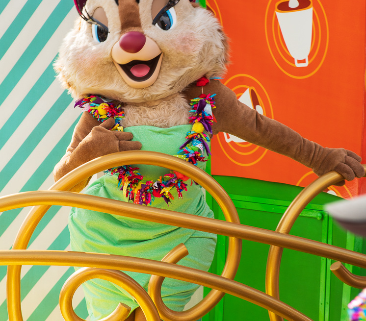 Move It! Shake It! MousekeDance It! Street Party