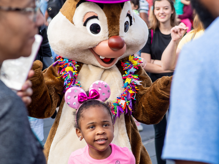 Move It! Shake It! MousekeDance It! Street Party
