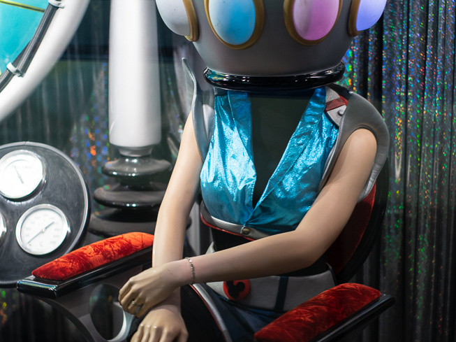 PeopleMover hair salon with hidden Mickey