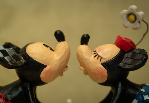 Mickey and Minnie kissing