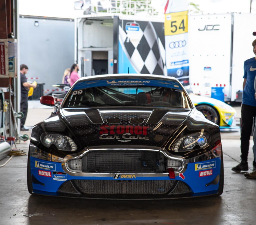 Automatic Racing Aston Martin V8 Vantage GT4